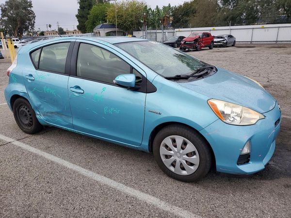 2012 TOYOTA PRIUS — Passenger 3/4