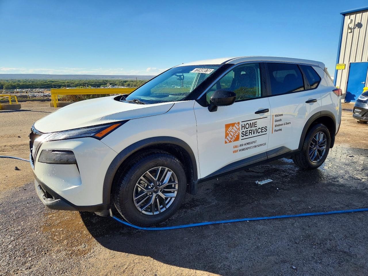 2023 NISSAN ROGUE S — Front 3/4