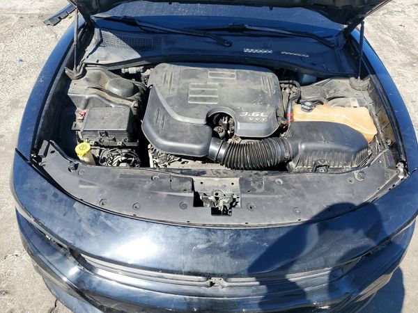 2017 DODGE CHARGER SE — Engine bay