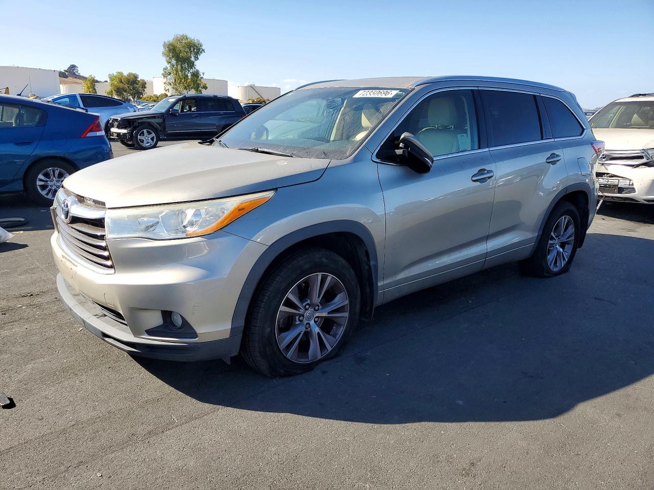 2014 TOYOTA HIGHLANDER Base/Hybrid — Front 3/4