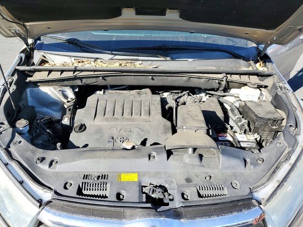 2014 TOYOTA HIGHLANDER Base/Hybrid — Engine bay