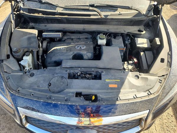 2017 INFINITI QX60 — Engine bay