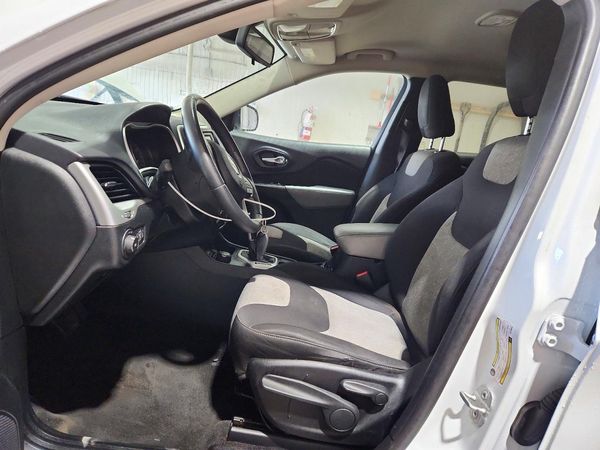 2014 JEEP CHEROKEE Latitude — DENT
