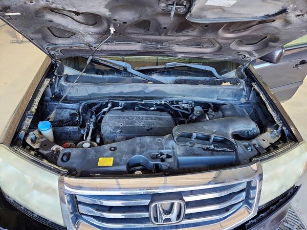 2013 HONDA PILOT EX — Engine bay