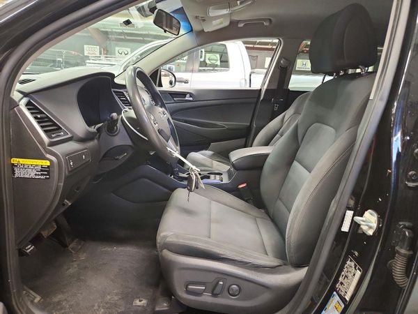 2017 HYUNDAI TUCSON — DENT