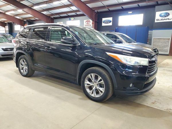 2015 TOYOTA HIGHLANDER Base/Hybrid — Passenger 3/4
