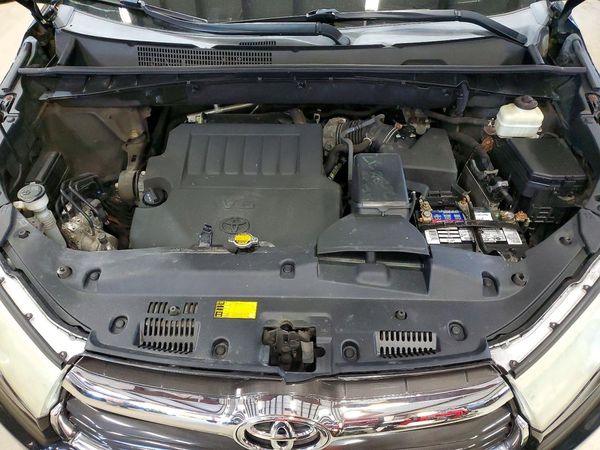 2015 TOYOTA HIGHLANDER Base/Hybrid — Engine bay