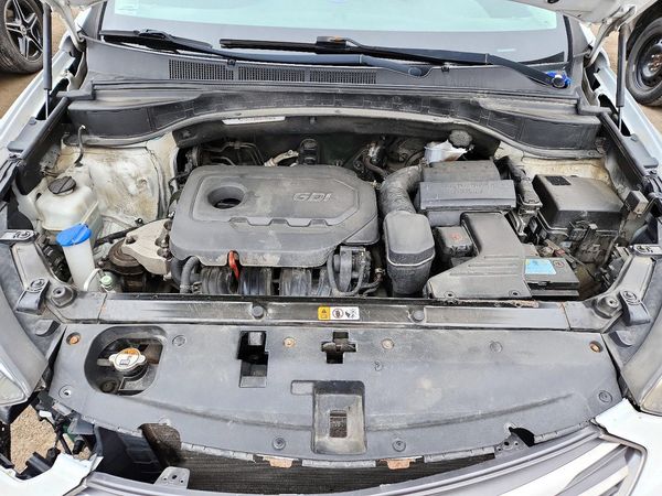 2017 HYUNDAI SANTA FE — Engine bay