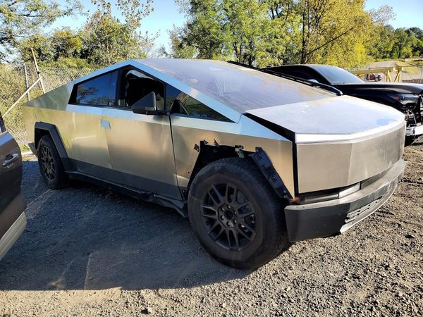 2024 TESLA CYBERTRUCK — Passenger 3/4