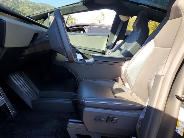 2024 TESLA CYBERTRUCK — DENT