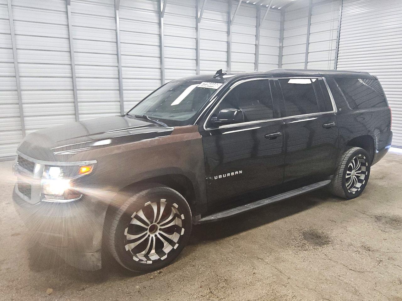 2017 CHEVROLET SUBURBAN LT — Front 3/4