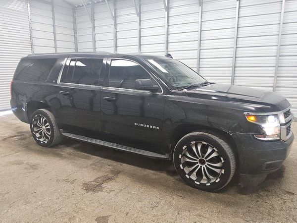 2017 CHEVROLET SUBURBAN LT — Passenger 3/4