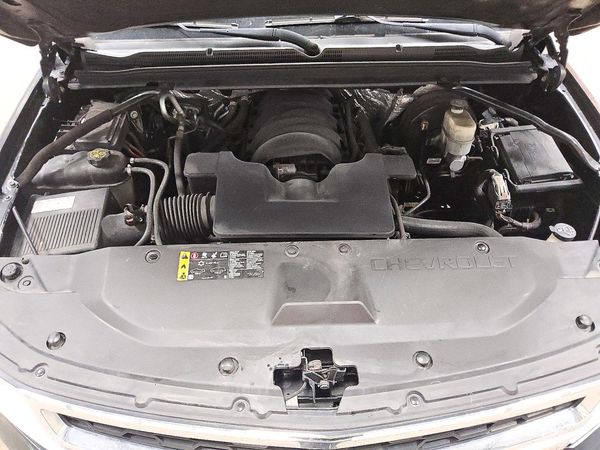 2017 CHEVROLET SUBURBAN LT — Engine bay