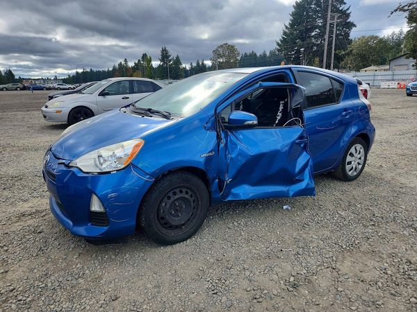 2014 TOYOTA PRIUS — DSFA — Front 3/4