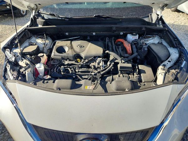 2021 TOYOTA VENZA — Engine bay