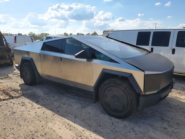2025 TESLA CYBERTRUCK — Passenger 3/4