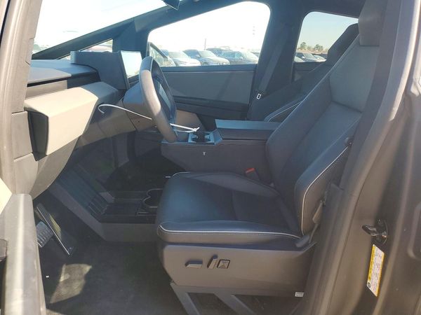 2025 TESLA CYBERTRUCK — DENT