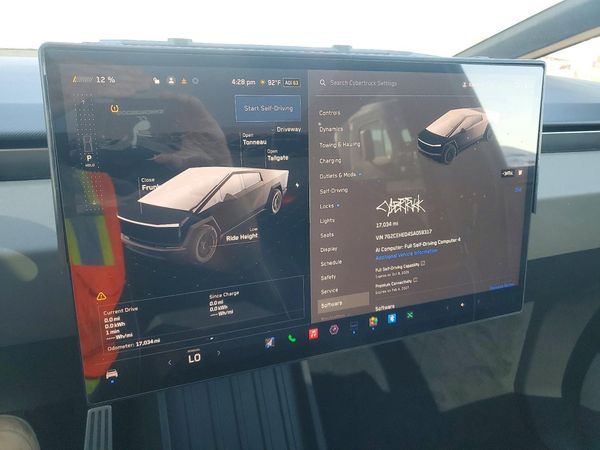 2025 TESLA CYBERTRUCK — ODOM