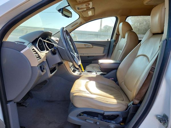 2012 CHEVROLET TRAVERSE 2LT — DENT