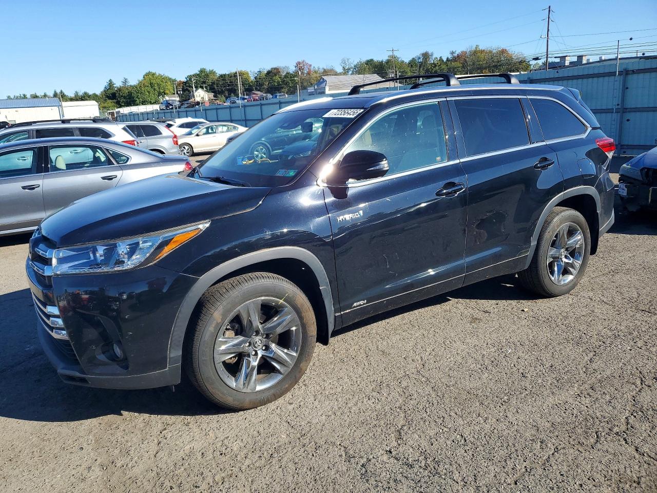 2018 TOYOTA HIGHLANDER Ltd/Ltd Platinum Hybrid — Front 3/4
