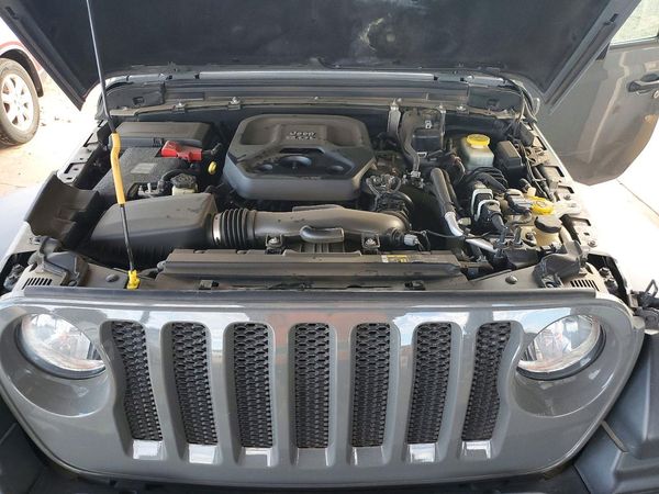 2018 JEEP WRANGLER UNLIMITED Unlimited Sport — Engine bay