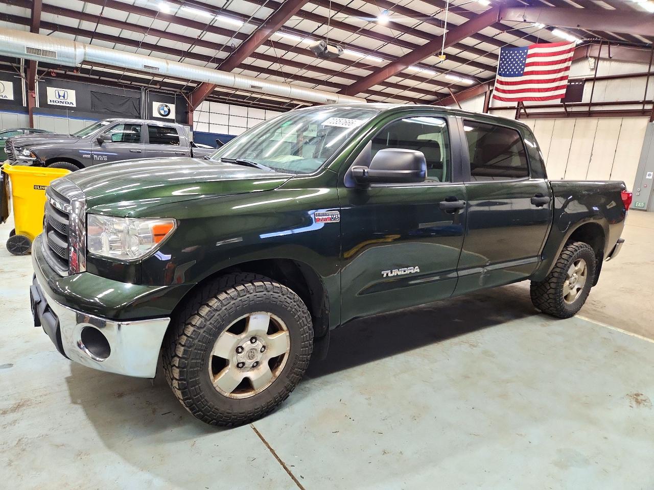 2013 TOYOTA TUNDRA SR5 — Front 3/4