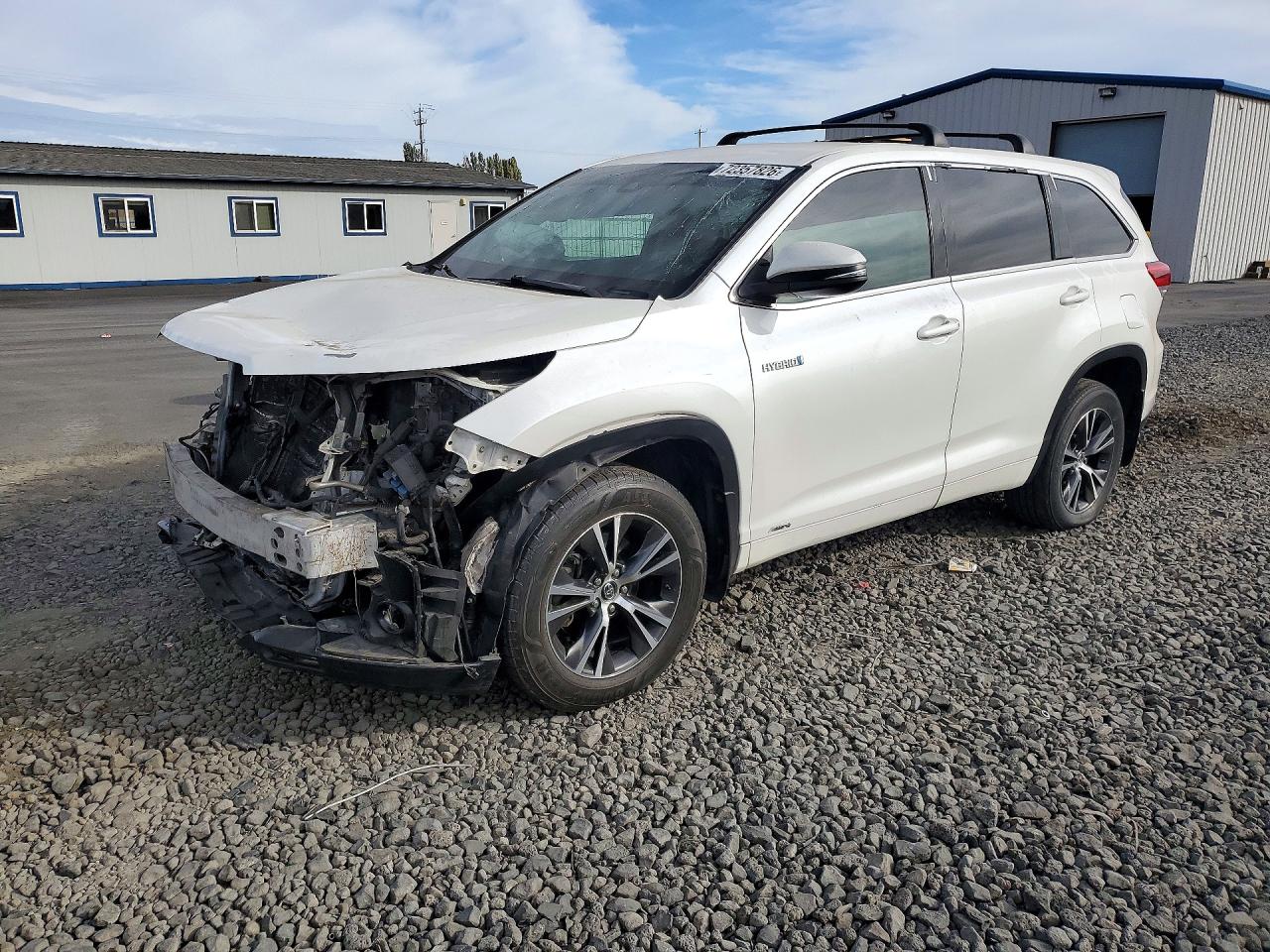 2018 TOYOTA HIGHLANDER LE Hybrid — Front 3/4