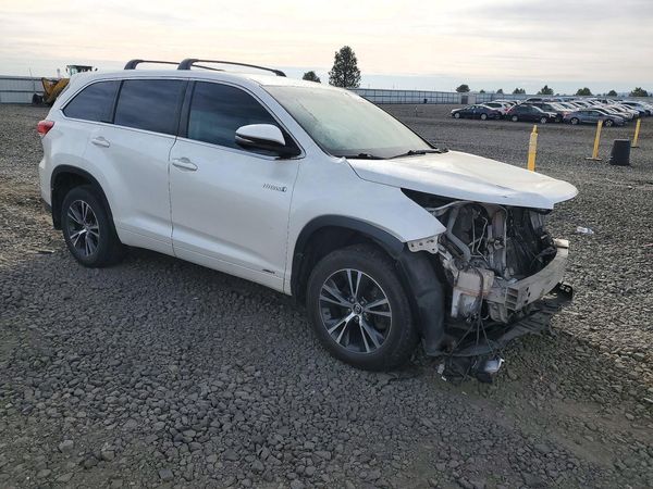 2018 TOYOTA HIGHLANDER LE Hybrid — Passenger 3/4
