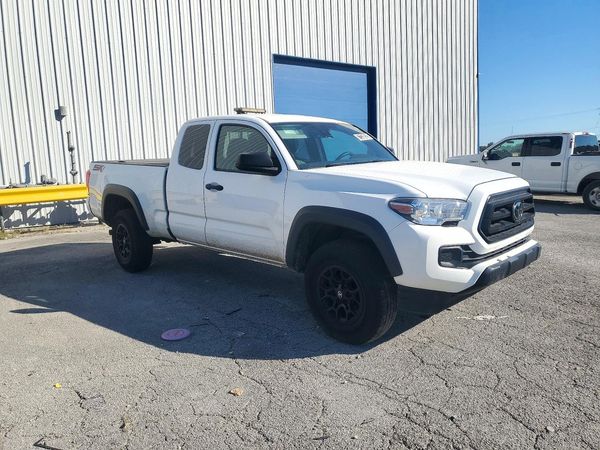 2022 TOYOTA TACOMA SR5 — Passenger 3/4