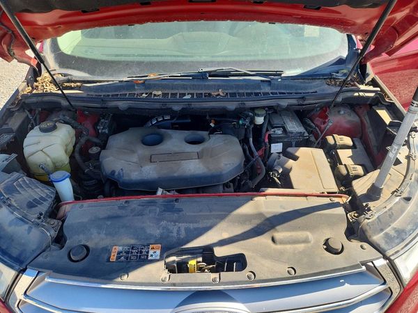 2017 FORD EDGE Titanium — Engine bay