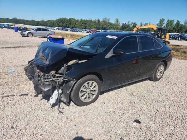 2017 TOYOTA CAMRY LE/SE/XLE/XSE — Front 3/4