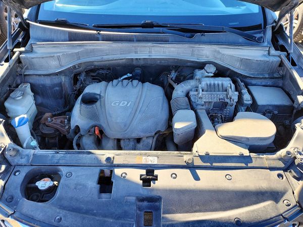 2014 HYUNDAI SANTA FE GLS — Engine bay