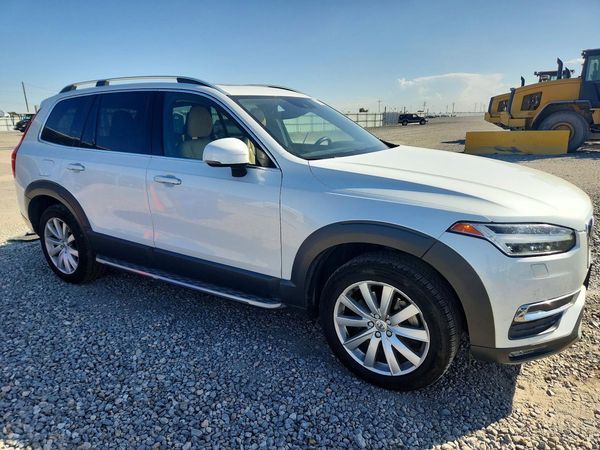 2016 VOLVO XC90 SV42 Momentum — Passenger 3/4