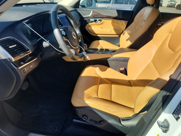 2016 VOLVO XC90 SV42 Momentum — DENT