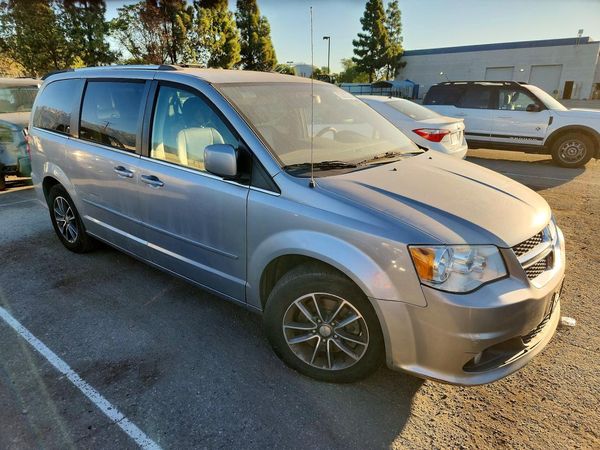 2017 DODGE GRAND CARAVAN SXT — Passenger 3/4