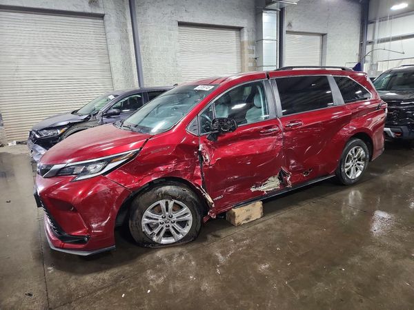 2021 TOYOTA SIENNA — DSFA — Front 3/4
