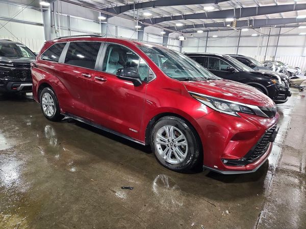 2021 TOYOTA SIENNA XSE Plus Package — Passenger 3/4