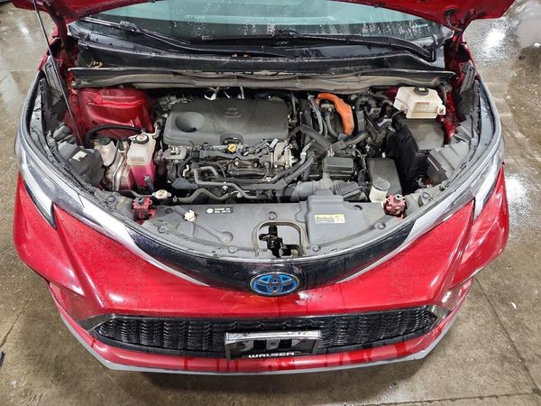 2021 TOYOTA SIENNA XSE Plus Package — Engine bay
