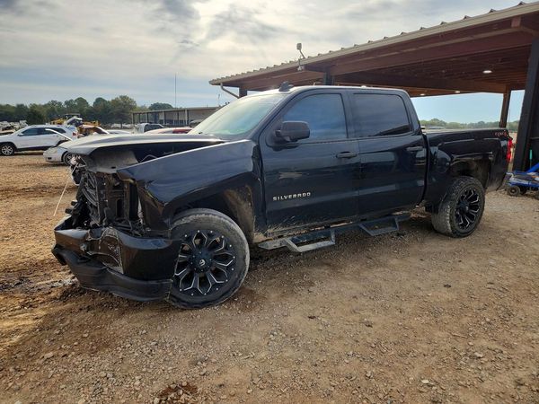 2018 CHEVROLET SILVERADO Custom — Front 3/4