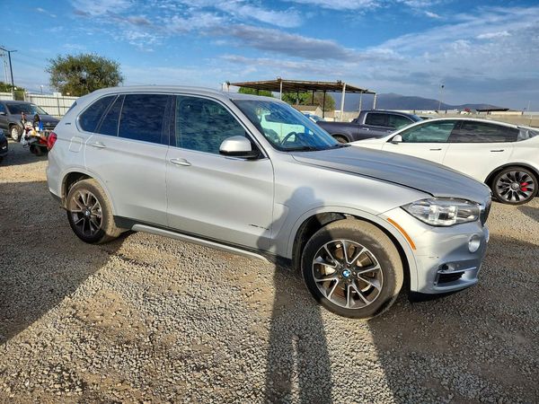 2017 BMW X5 xDrive40e — Passenger 3/4