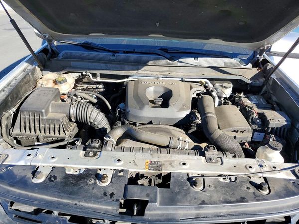 2018 CHEVROLET COLORADO Z71 — Engine bay