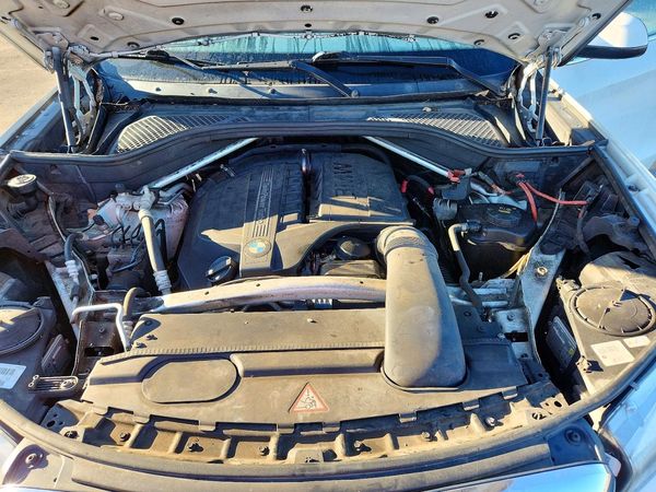 2015 BMW X5 xDrive35i — Engine bay