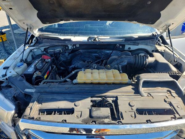 2017 FORD F150 SuperCrew — Engine bay