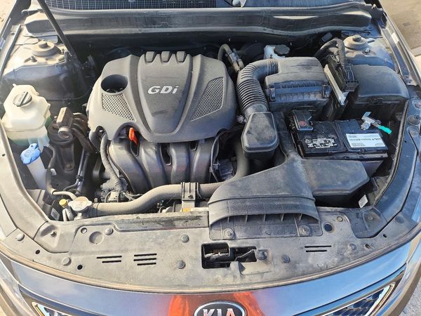 2014 KIA OPTIMA 2.4 LX STD/Conv — Engine bay
