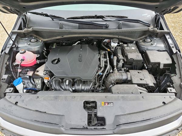 2026 KIA SPORTAGE LX — Engine bay