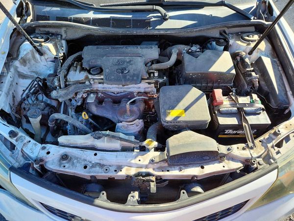 2012 TOYOTA CAMRY — Engine bay