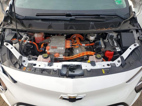2023 CHEVROLET BOLT 2LT — Engine bay
