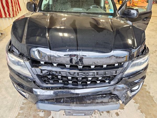2020 CHEVROLET COLORADO LT — Engine bay