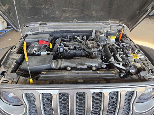 2021 JEEP WRANGLER — Engine bay