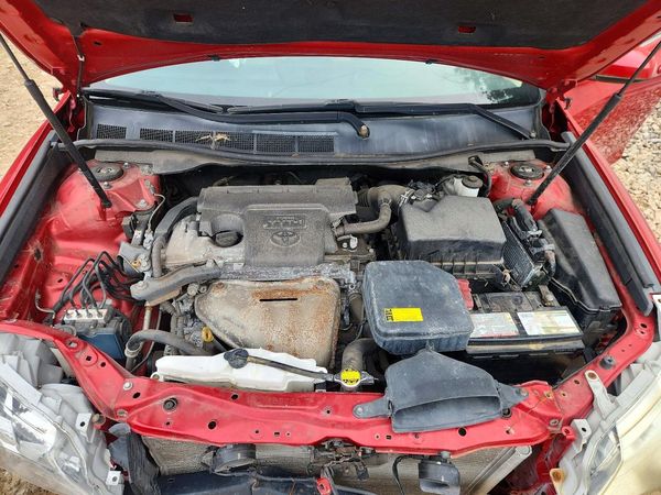 2012 TOYOTA CAMRY — Engine bay